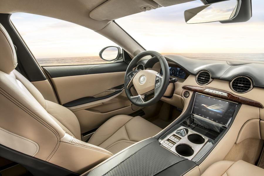 Интерьер Fisker Karma Revero Aliso 2018 года  (фото 3 из 3)